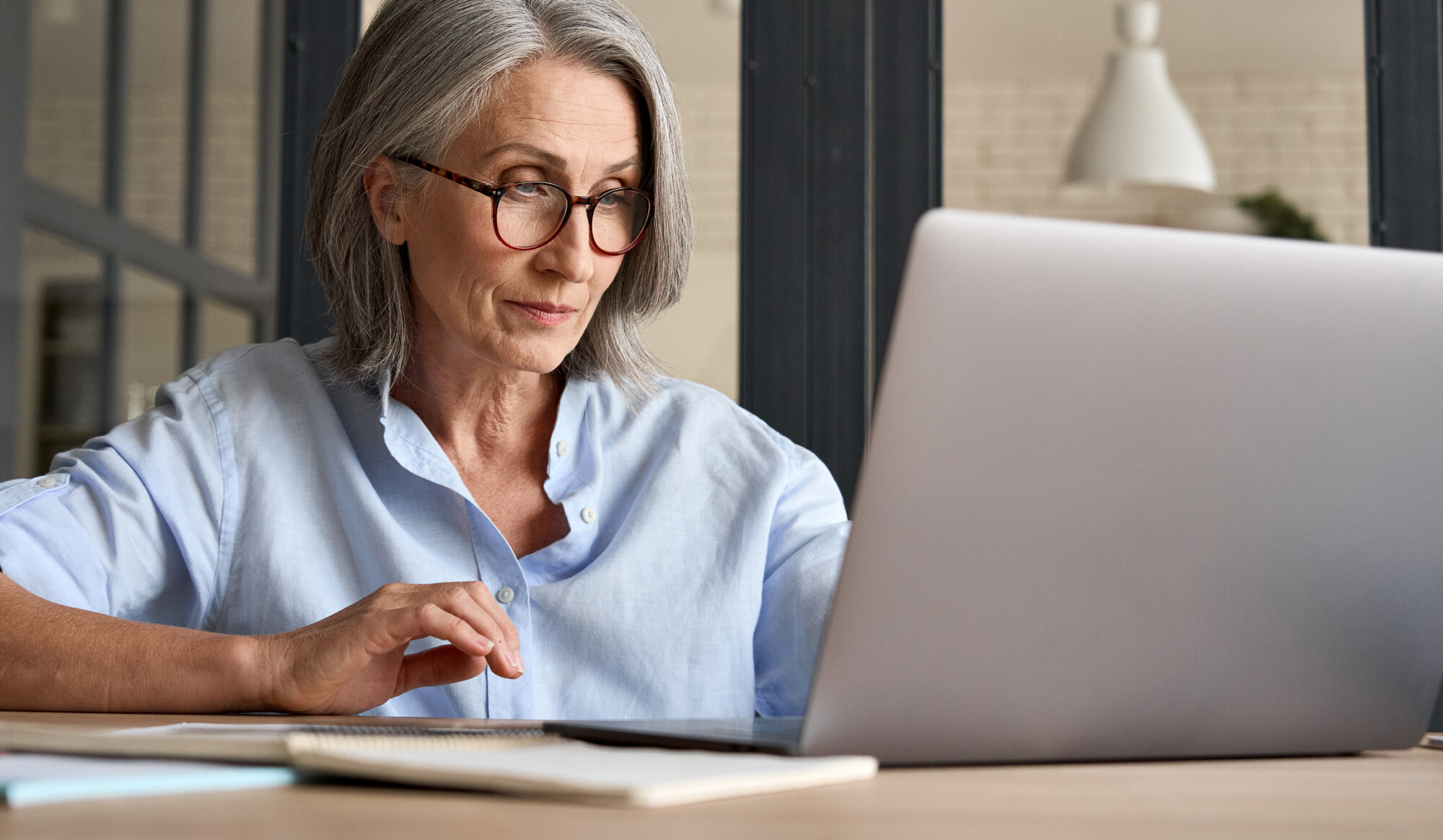 Social Media for Seniors: Helpful or Harmful?